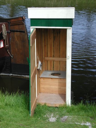 WC huisje op de sloot